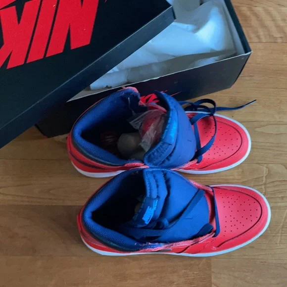 Sneakers - Picture 10 of 12